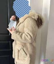  妈妈感冒了细心照顾妈妈