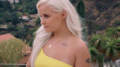  金发尤物娇喘求欢 紧致蜜桃臀骑乘渴望后入 欧美萝莉饥渴索精 